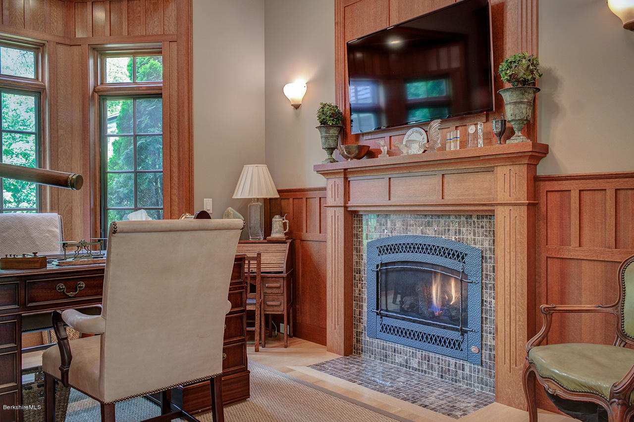 91 Round Hill Road Northampton, MA 01060 - Photo 9 of 21 Office