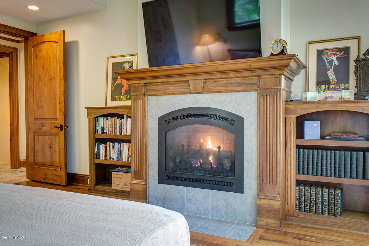 91 Round Hill Road Northampton, MA 01060 - Photo 10 of 21 Master