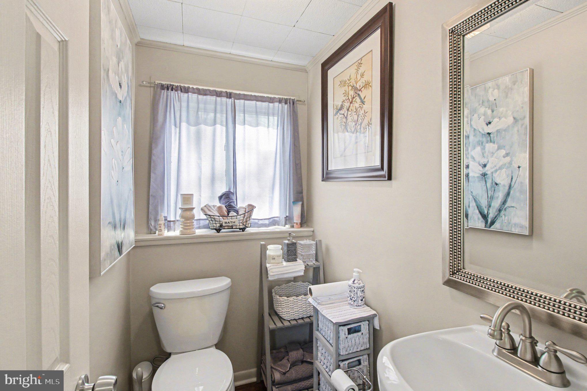 908 Fraser Road Glenside, PA 19038 - Photo 18 of 36 a bathroom with a toilet a sink and a mirror