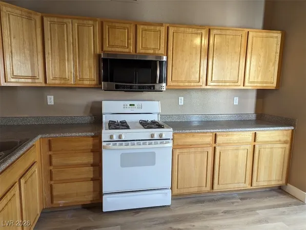 $1,530 | 3925 Lazy Pine Street, Unit 201, Las Vegas, NV 89108