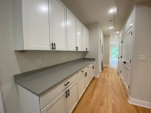 $3,695 | 1055 West Pratt Boulevard, Unit 2A, Chicago, IL 60626
