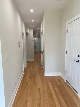 $3,695 | 1055 West Pratt Boulevard, Unit 2A, Chicago, IL 60626