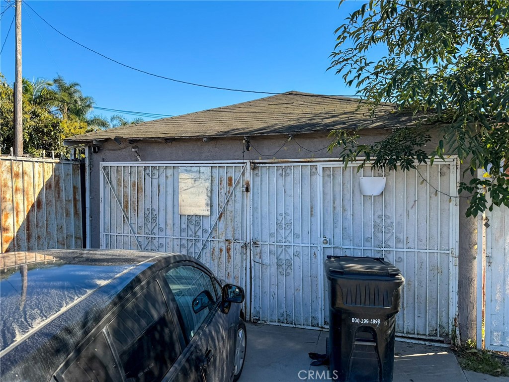 804 East Oaks Street Compton, CA 90221 - Photo 7 of 9 a view of a backyard