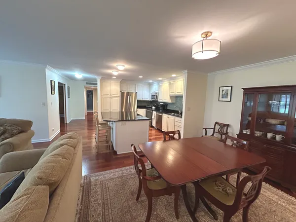 $689,900 | 2 Oak Brook Club Drive, Unit B111, Oak Brook, IL 60523
