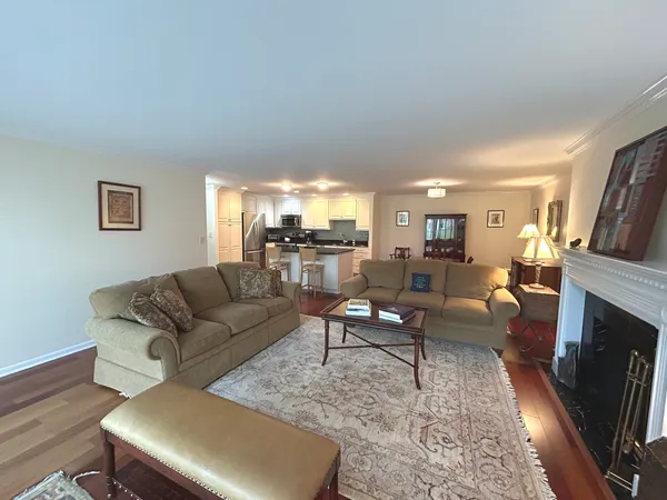 $689,900 | 2 Oak Brook Club Drive, Unit B111, Oak Brook, IL 60523