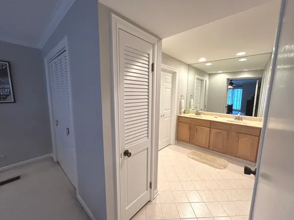 $689,900 | 2 Oak Brook Club Drive, Unit B111, Oak Brook, IL 60523