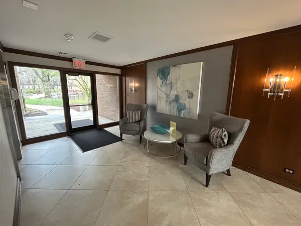 $689,900 | 2 Oak Brook Club Drive, Unit B111, Oak Brook, IL 60523