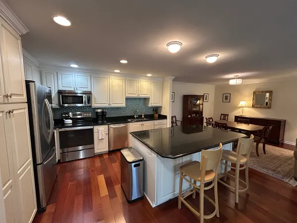 $689,900 | 2 Oak Brook Club Drive, Unit B111, Oak Brook, IL 60523