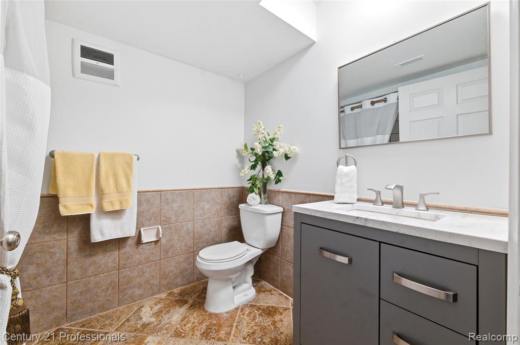 2375 Walton Boulevard, Unit 8 Rochester, MI 48309 - Photo 14 of 17