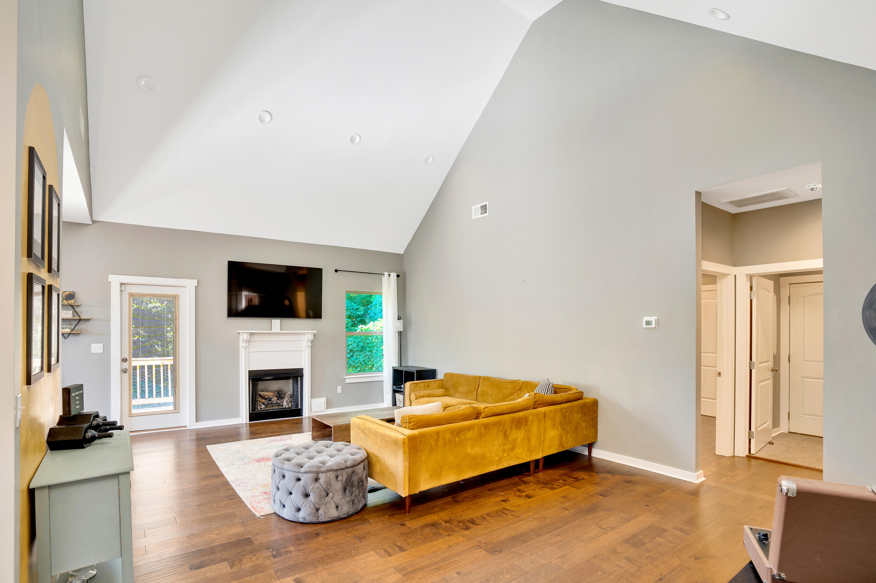 4010 Rogers Road Chattanooga, TN 37411 - Photo 14 of 33 Living Room