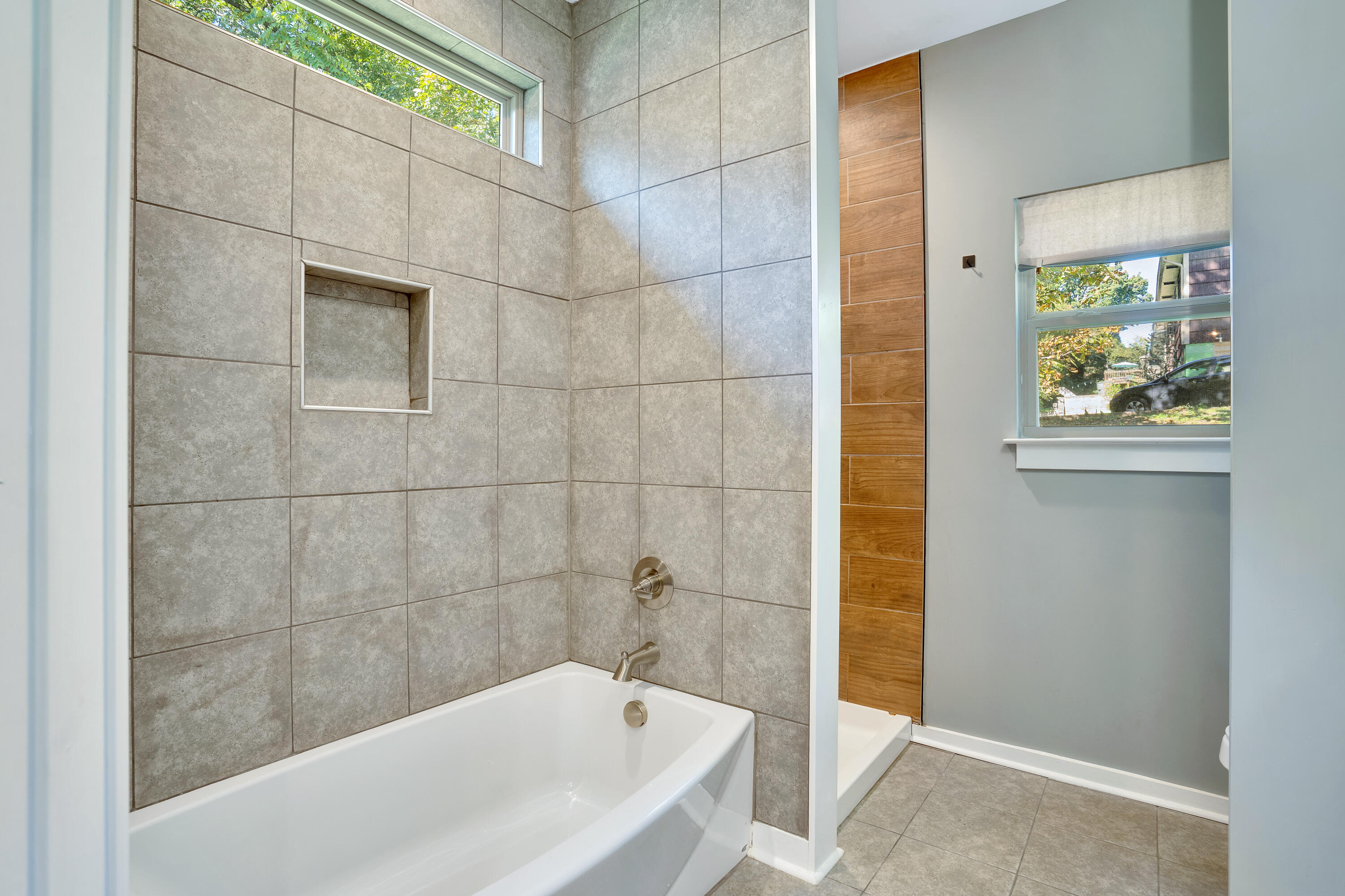 4010 Rogers Road Chattanooga, TN 37411 - Photo 19 of 33 Master Bath