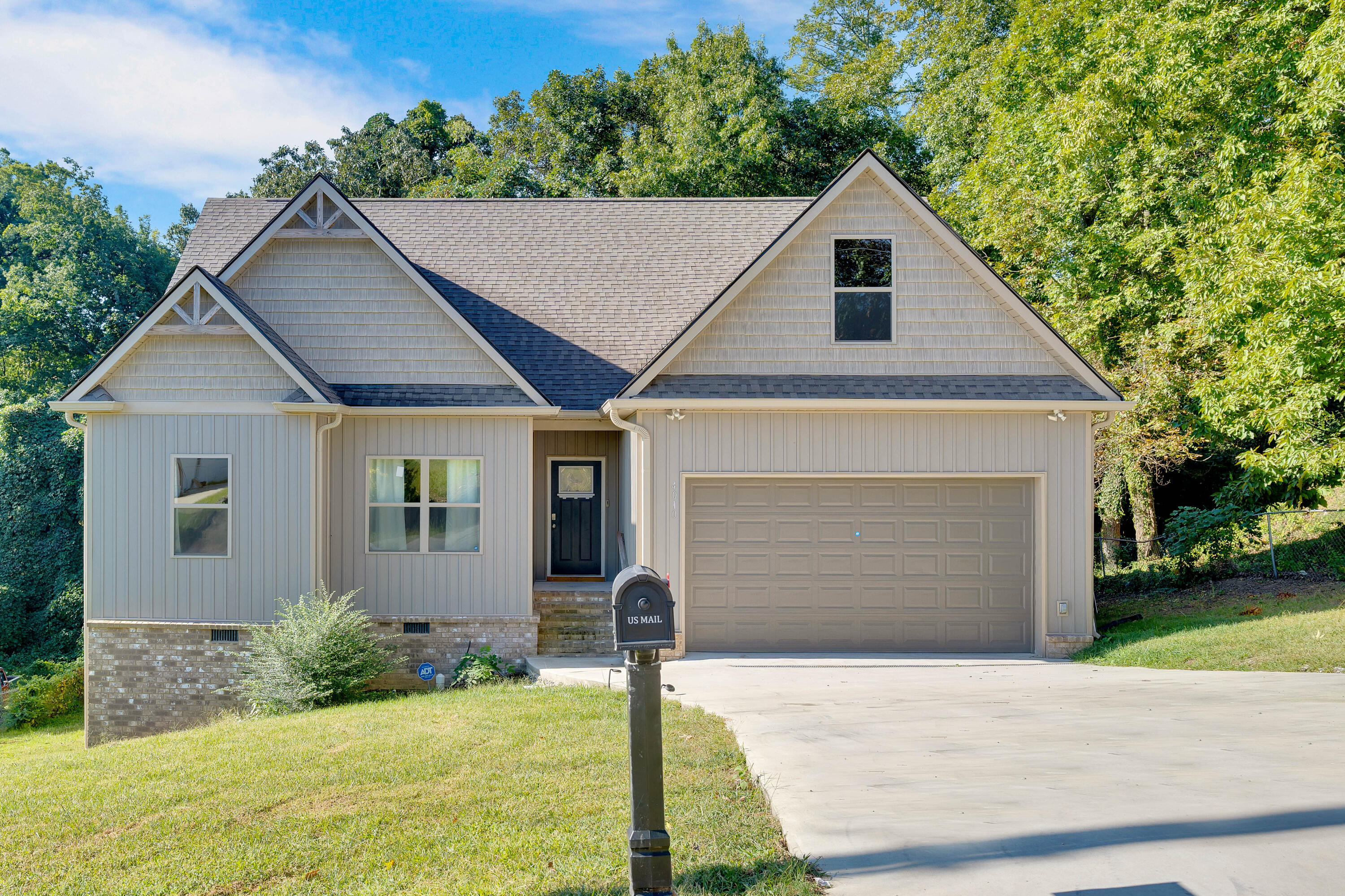 4010 Rogers Road Chattanooga, TN 37411 - Photo 2 of 33 Front View