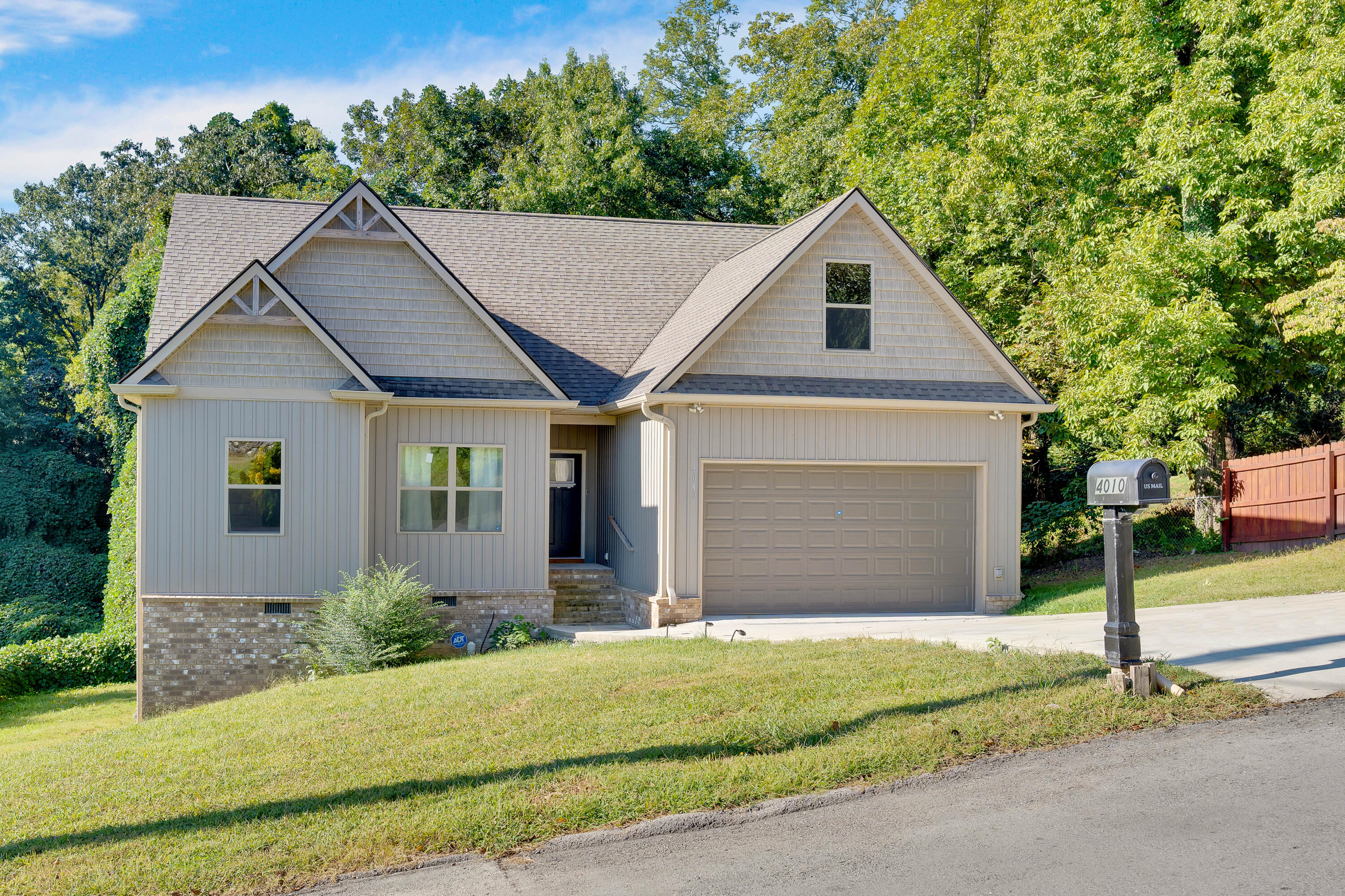 4010 Rogers Road Chattanooga, TN 37411 - Photo 3 of 33 Front view