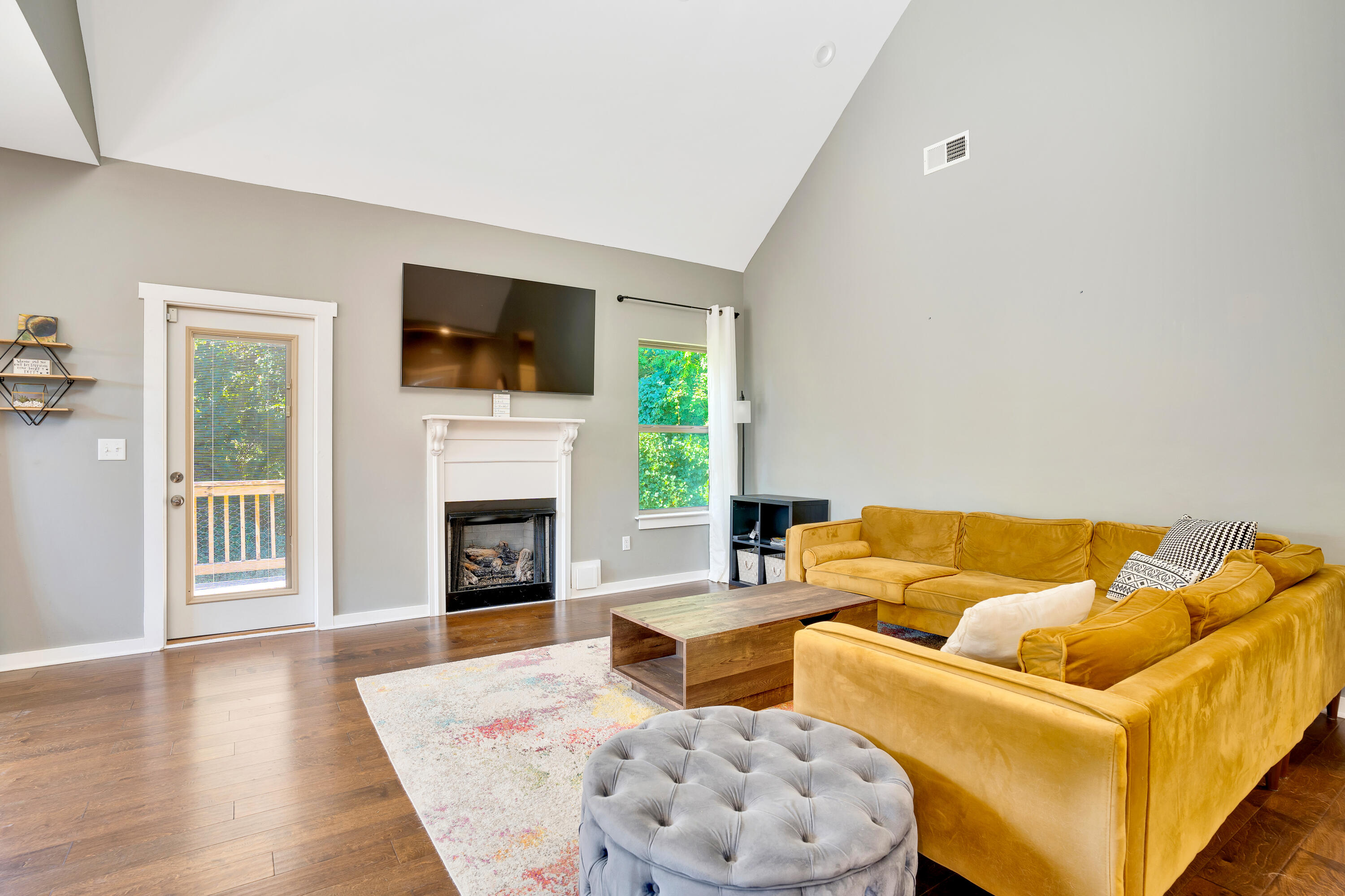 4010 Rogers Road Chattanooga, TN 37411 - Photo 4 of 33 Living Room
