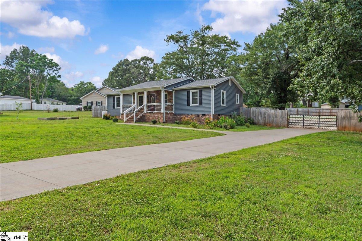 13 Williams Road Taylors, SC 29687 - Photo 2 of 30