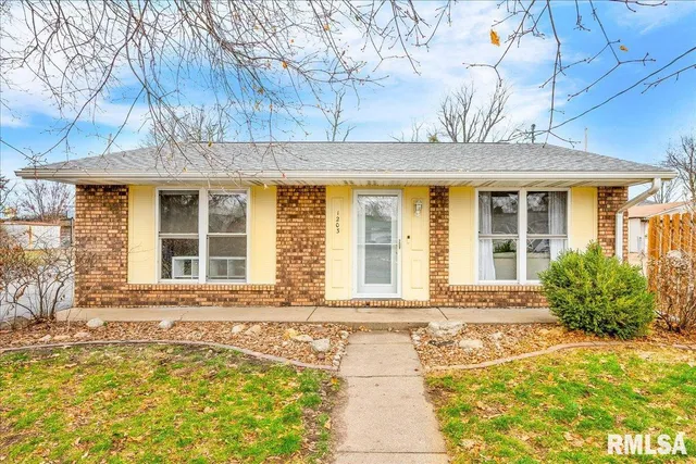 $120,000 | 1203 Dell Avenue, Pekin, IL 61554