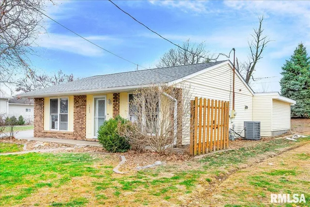 $120,000 | 1203 Dell Avenue, Pekin, IL 61554