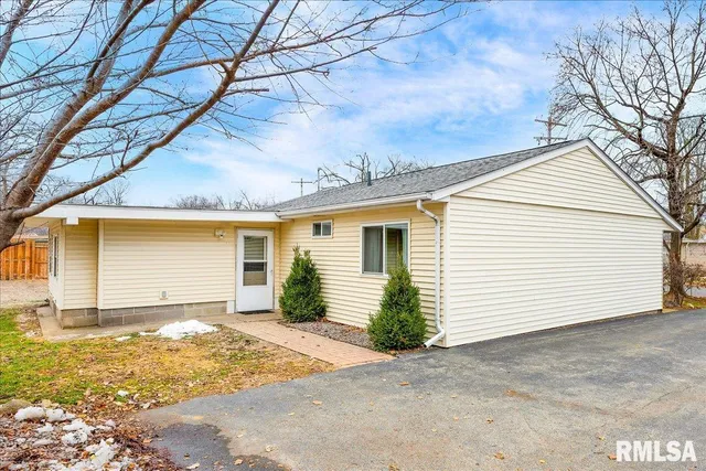 $120,000 | 1203 Dell Avenue, Pekin, IL 61554