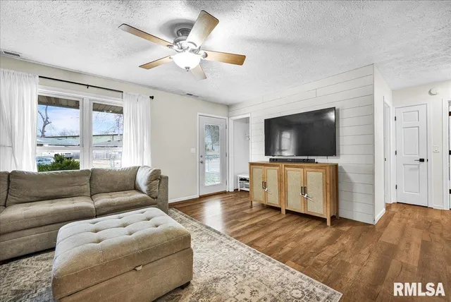 $120,000 | 1203 Dell Avenue, Pekin, IL 61554