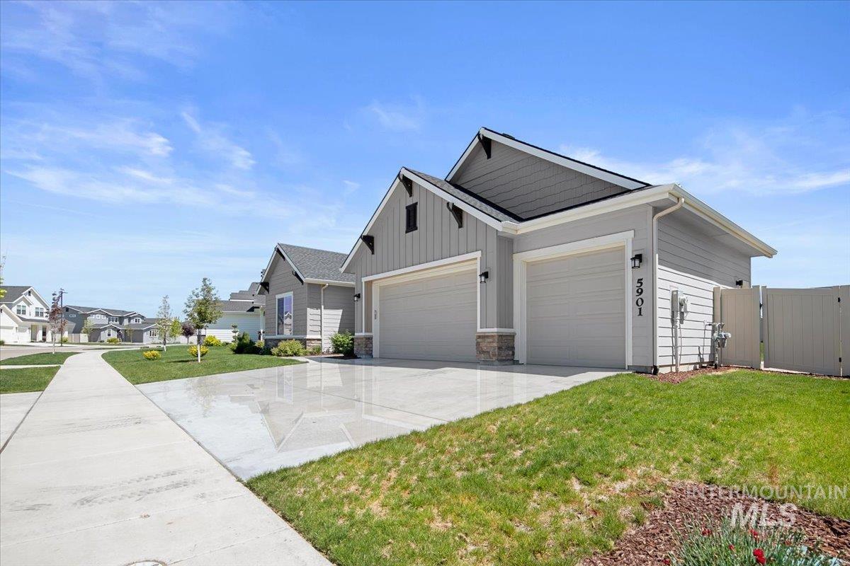 5901 West Copperstone Court Meridian, ID 83646 - Photo 3 of 50