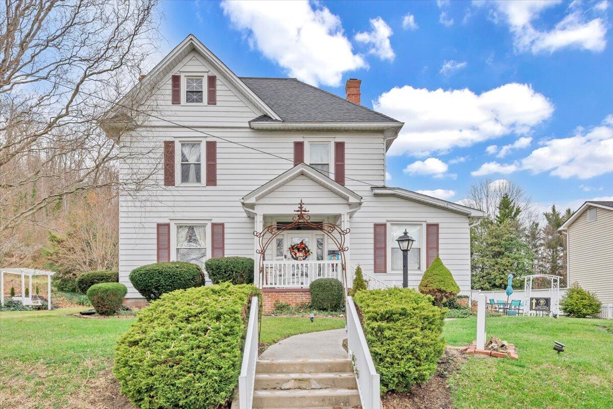 204 Rosedale Avenue Covington, VA 24426 - Photo 1 of 60 01-MIB06374