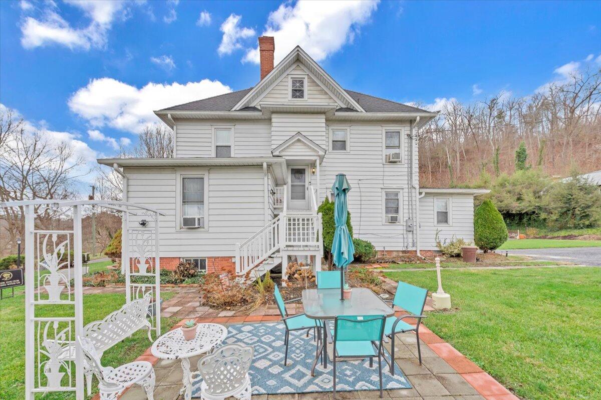 204 Rosedale Avenue Covington, VA 24426 - Photo 3 of 60 54-MIB06389