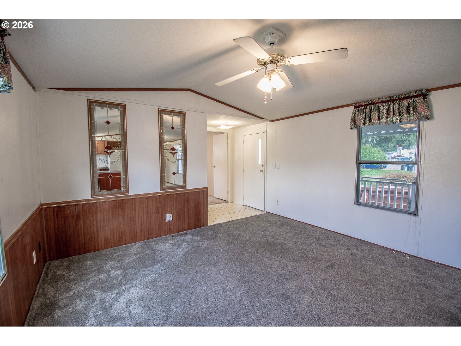 4750 Franklin Boulevard, Unit F1 Eugene, OR 97403 - Photo 4 of 33