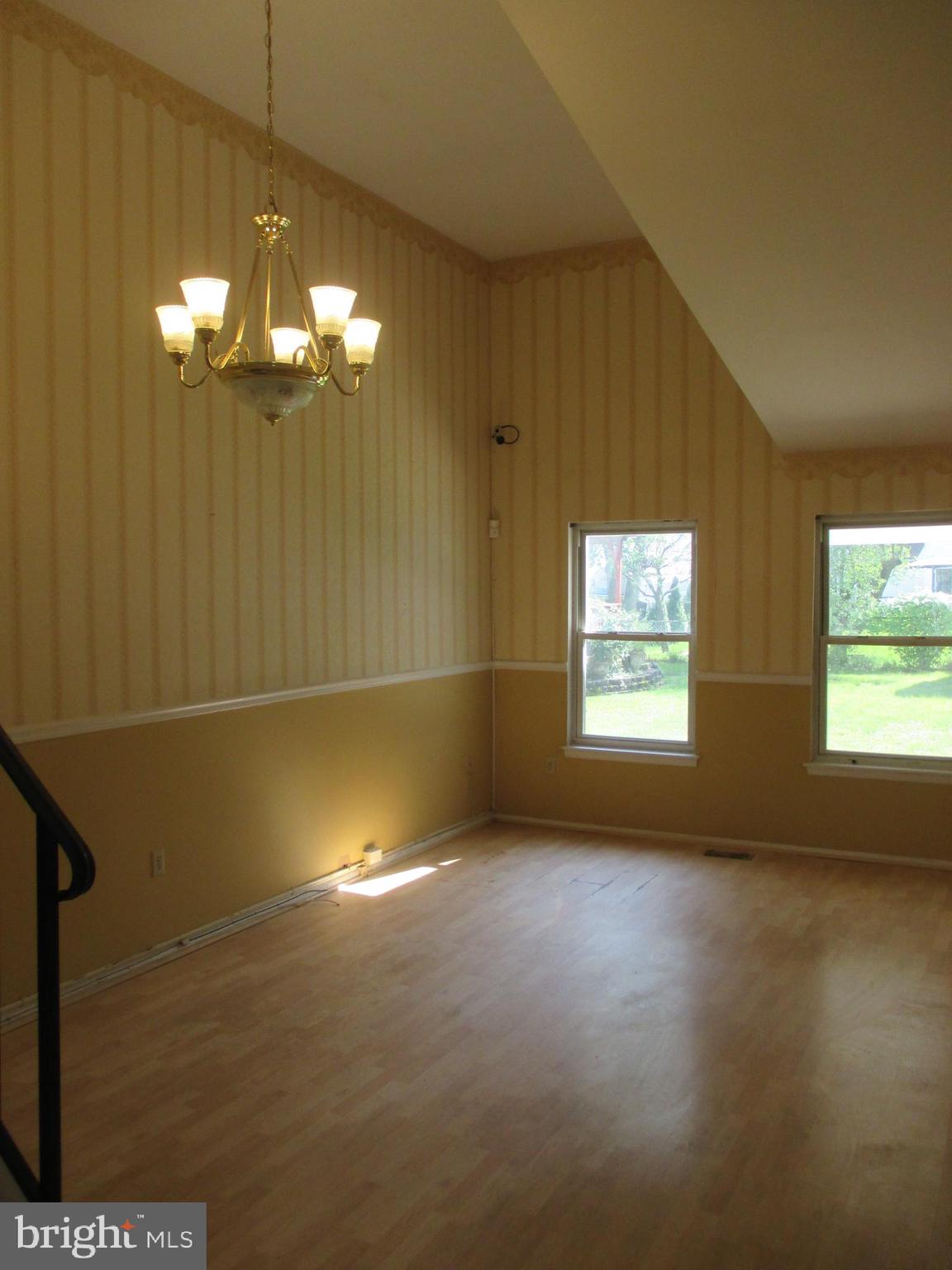 354 Laburnum Road Edgewood, MD 21040 - Photo 4 of 21 Living Room