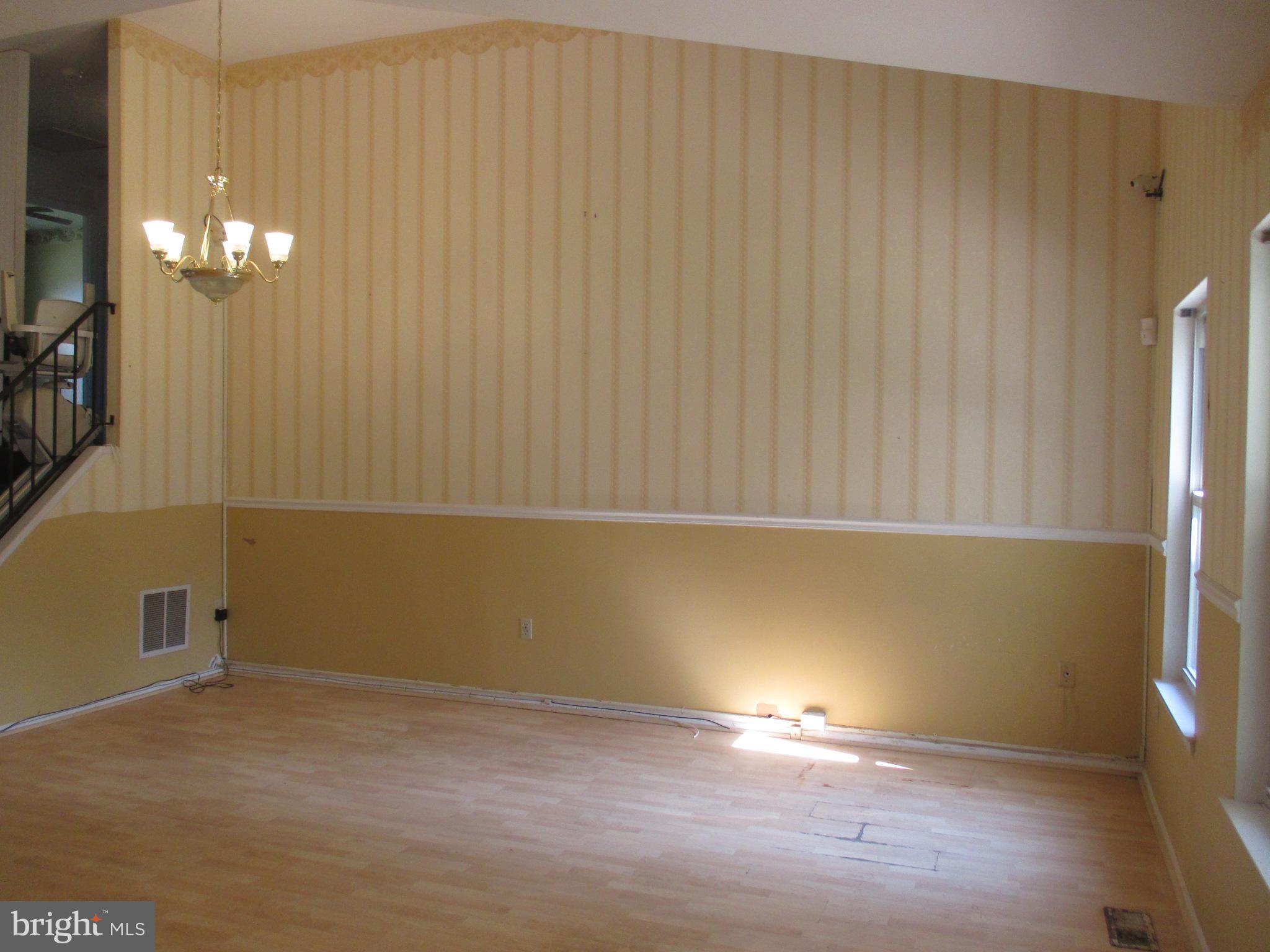 354 Laburnum Road Edgewood, MD 21040 - Photo 5 of 21 Living Room
