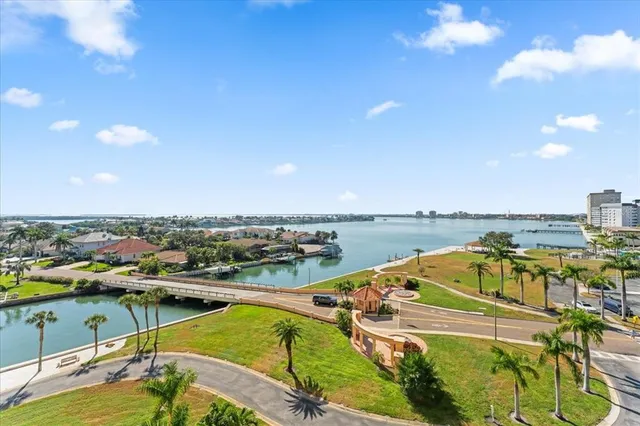 $349,990 | 4900 Brittany Drive South, Unit 812, St. Petersburg, FL 33715