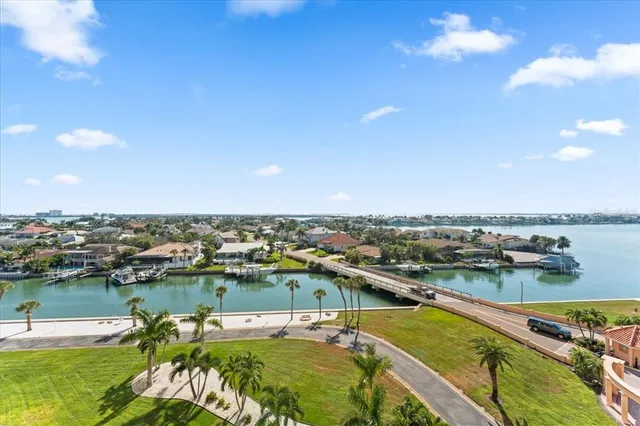 $349,990 | 4900 Brittany Drive South, Unit 812, St. Petersburg, FL 33715