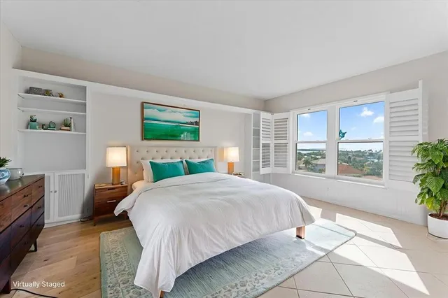 $349,990 | 4900 Brittany Drive South, Unit 812, St. Petersburg, FL 33715