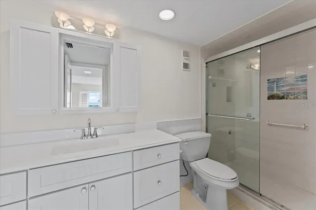 $349,990 | 4900 Brittany Drive South, Unit 812, St. Petersburg, FL 33715