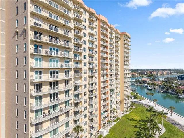 $349,990 | 4900 Brittany Drive South, Unit 812, St. Petersburg, FL 33715