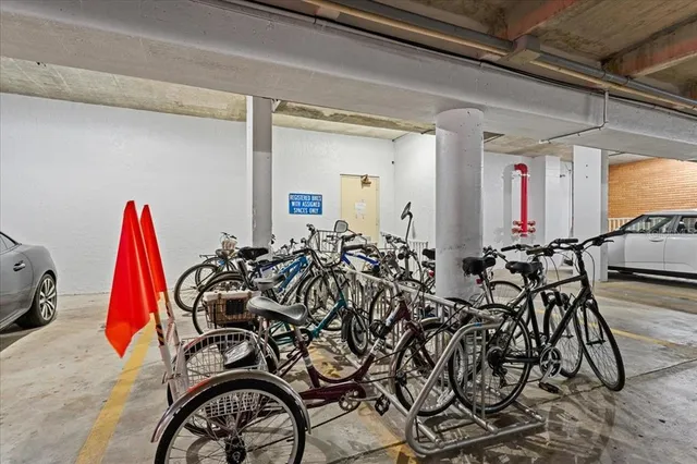 $349,990 | 4900 Brittany Drive South, Unit 812, St. Petersburg, FL 33715