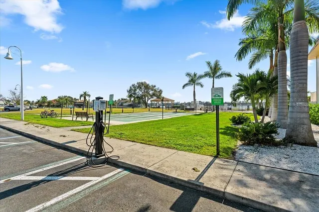 $349,990 | 4900 Brittany Drive South, Unit 812, St. Petersburg, FL 33715