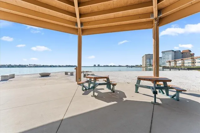 $349,990 | 4900 Brittany Drive South, Unit 812, St. Petersburg, FL 33715