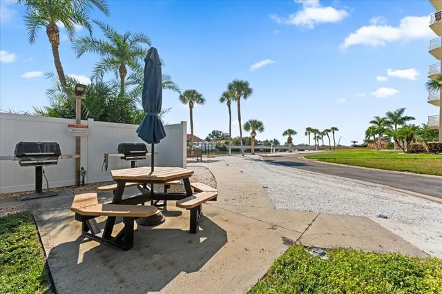 $349,990 | 4900 Brittany Drive South, Unit 812, St. Petersburg, FL 33715