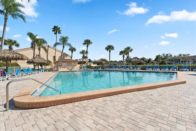 $349,990 | 4900 Brittany Drive South, Unit 812, St. Petersburg, FL 33715