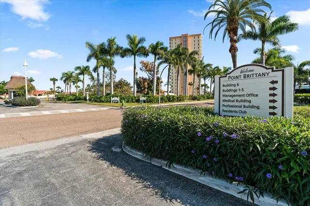 $349,990 | 4900 Brittany Drive South, Unit 812, St. Petersburg, FL 33715