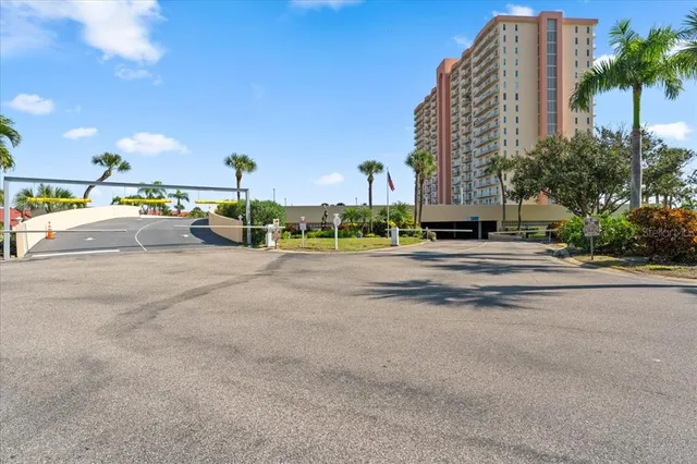 $349,990 | 4900 Brittany Drive South, Unit 812, St. Petersburg, FL 33715