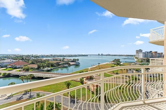 $349,990 | 4900 Brittany Drive South, Unit 812, St. Petersburg, FL 33715