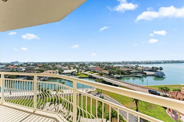 $349,990 | 4900 Brittany Drive South, Unit 812, St. Petersburg, FL 33715