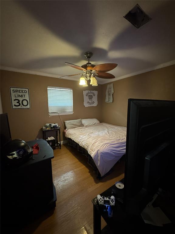 636 East Kempner Street Mabank, TX 75147 - Photo 17 of 28 Wood-finish flooring throughout, featuring a ceiling fan with integrated lighting, and a single window with horizontal blinds