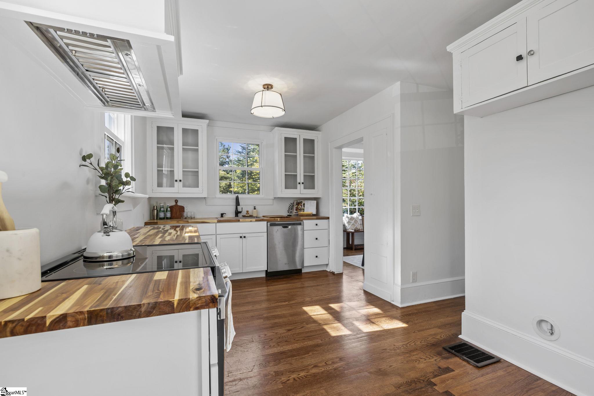 46 East Faris Road Greenville, SC 29605 - Photo 13 of 31 Gallery Image 13