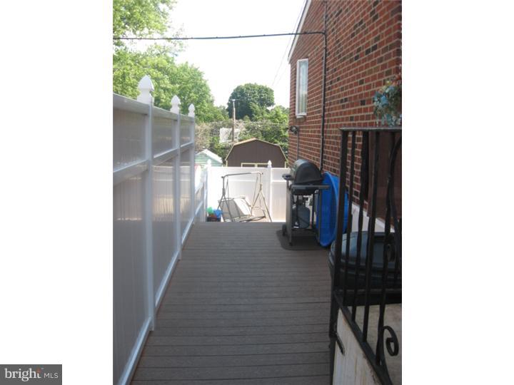 15071 London Road Philadelphia, PA 19116 - Photo 2 of 25 Exterior Side