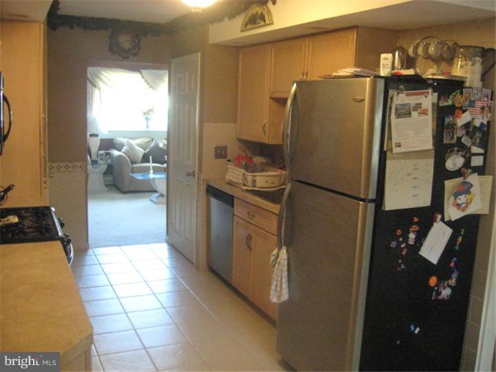 15071 London Road Philadelphia, PA 19116 - Photo 12 of 25 Kitchen