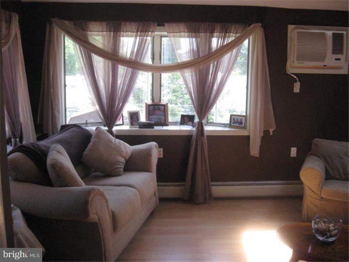 15071 London Road Philadelphia, PA 19116 - Photo 16 of 25 Family Room