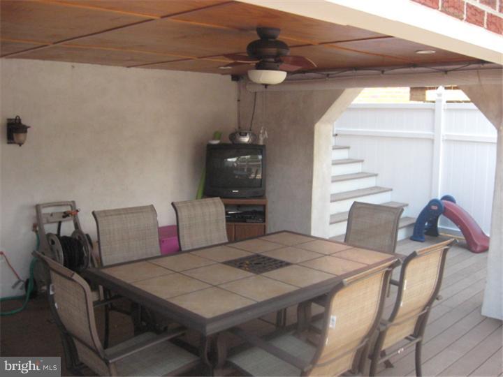 15071 London Road Philadelphia, PA 19116 - Photo 3 of 25 Deck
