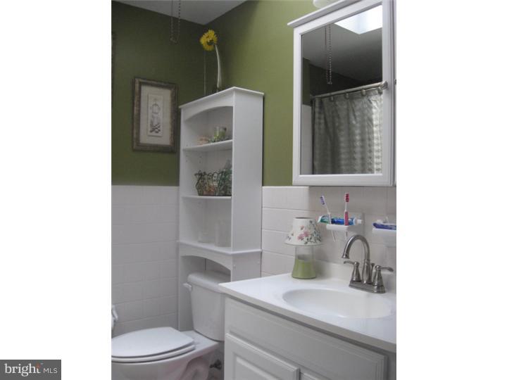 15071 London Road Philadelphia, PA 19116 - Photo 21 of 25 Half Bath